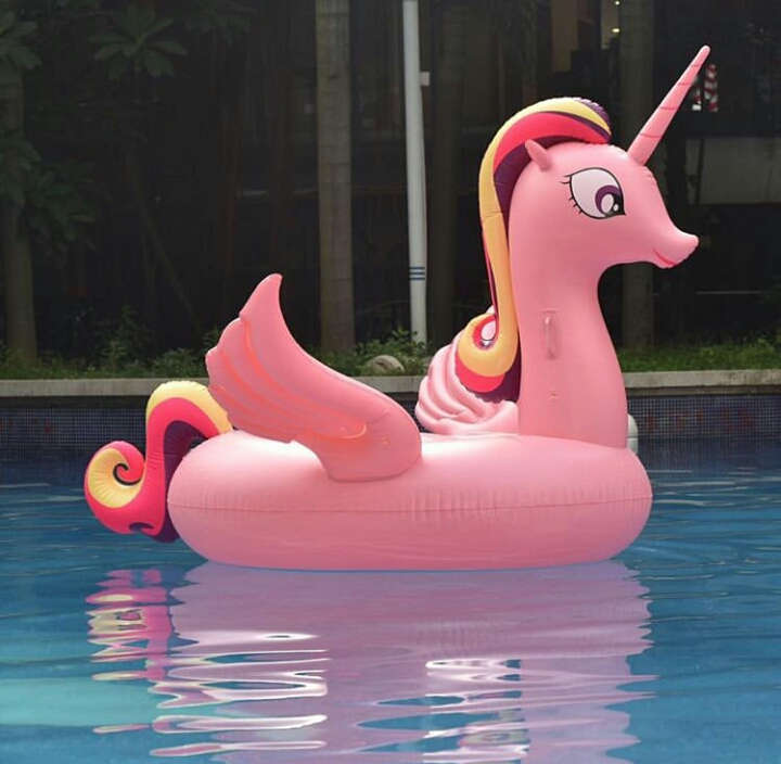 Gonfiabile per piscina a forma di unicorno
